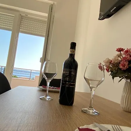 Apartament Theros