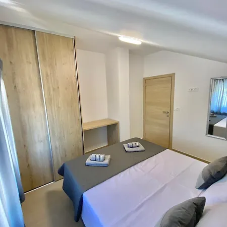 Apartament Theros