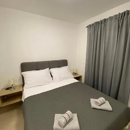 Apartament Theros *