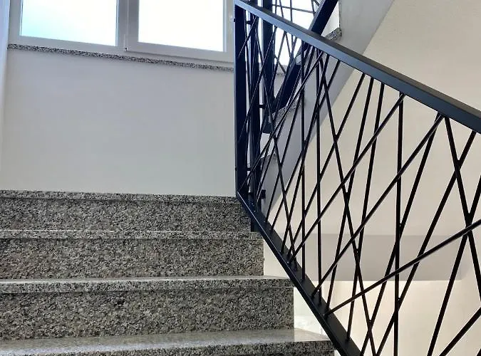 Theros * ביבינייה