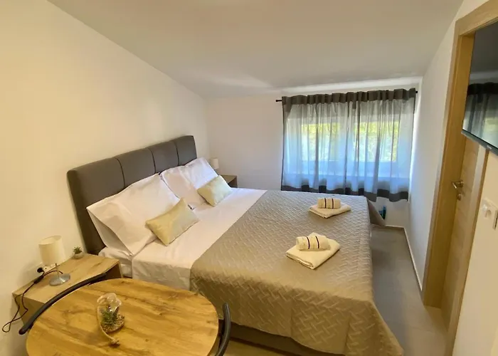 Theros * ביבינייה